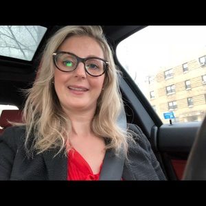 Meet your Posher, Carrie